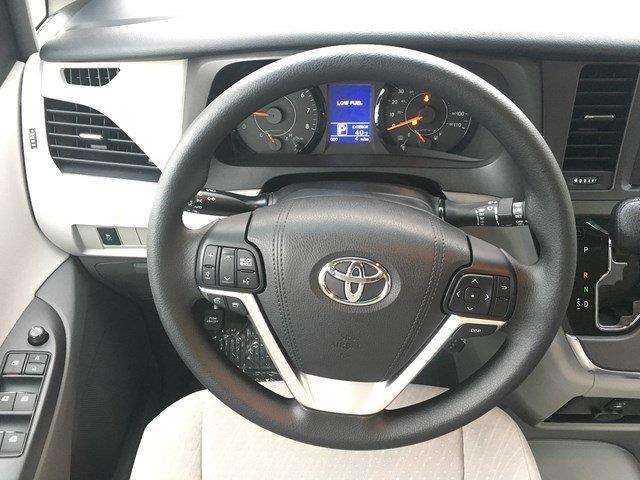 2017 Toyota Sienna LE